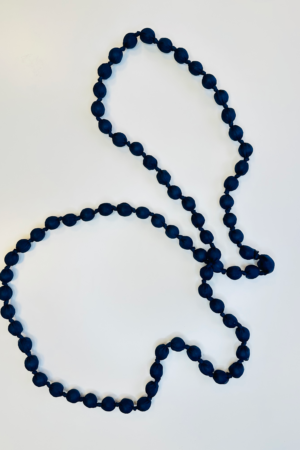 COLLAR BOLAS DE SEDA MARINO